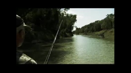 River Monsters - Man vs Alligator Gar 