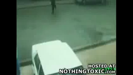 кола блъска момче