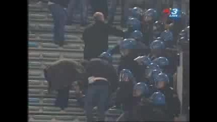 Roma - Man Utd - Полицаите Налагат Яко