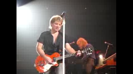 Bon Jovi - Thorn In My Side - Live in Honolulu 