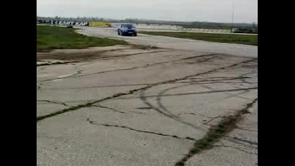 subaru vliza v boksa 