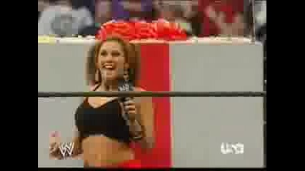 Mickie James Attacks Trish Stratus