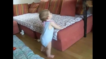 Бебенце танцува на Ai Se Eu Te Pego (michel Telo)