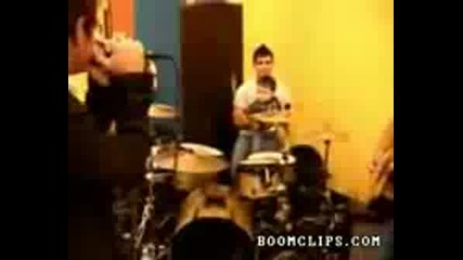 На 2 Години И Вече Барабанист