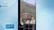 На метри от пропаст и пълноводна река: Пътнически влак дерайлира в Старозагорско