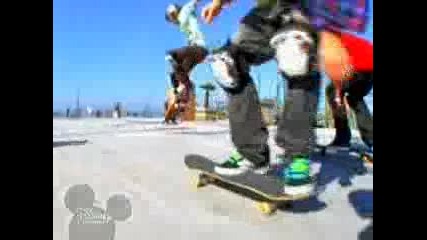 Zeke and Luther - 1x01 - Bg Audio - part 1_small