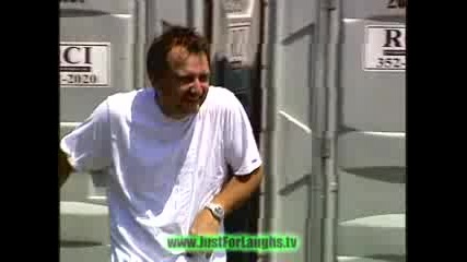 Аааа !!! В Тоалетната Чиния Има Човешка Глава !!! Смях