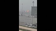 Самолет се запали на пистата в Дубай