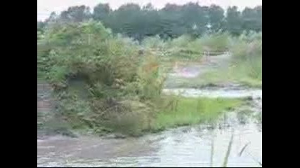 landrover off road in to the water