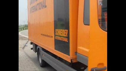 На същия паркинг
