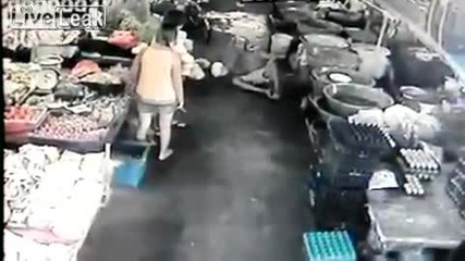Преди да хванеш някого за д-то се пази!