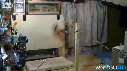 Робот прави четворно салто