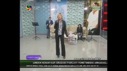 Hamiyet Elimde Duran Fotografin