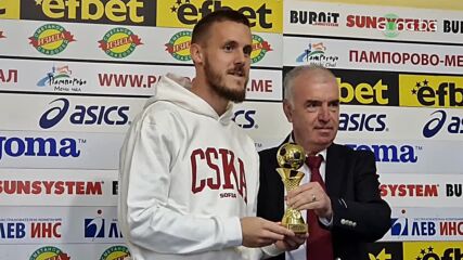 Тибо Вион с награда за номер 1 на 21 кръг