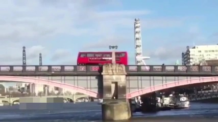 Джеки Чан взривява автобус в Лондон