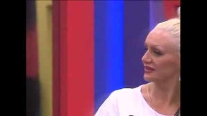 Корнелия и дъщеря й пеят в дует голям смях Big Brother Family 