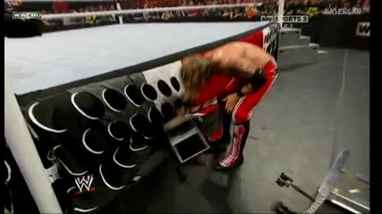 Edge чупи лаптопа на Глвания Мениджар Raw 09.27.10