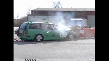 Opel Omega Estate vs. Bmw 3 - Series crash test