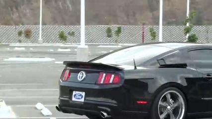 Невероятно красив Mustang 5.0 2011