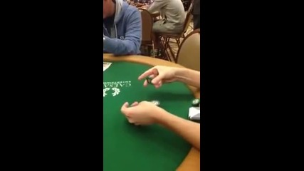 Супер трик с покер чипове! Дали не разсейва