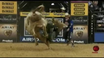 Silvano Alves stepped on by Perfect Poison