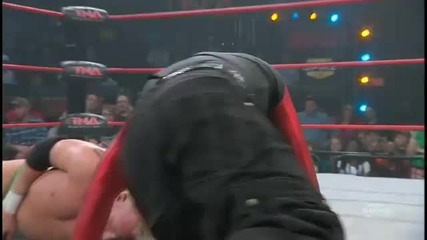 Jeff Hardy hits a Twist of Hate on Mr. Anderson