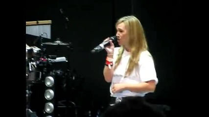 Jonas Brothers Soundcheck (fan Kathleen Regan sings with Nick) - August 25th, 2010 