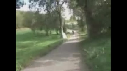 Скейтър Се Пребива Много Гадно