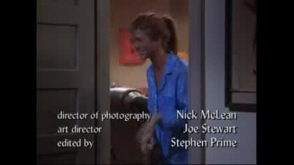 Приятели -Rachel плаши Joey с картината на Фиби,а Monicka плаши Rachel