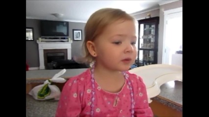 2-годишно момиченце пее песен на Адел