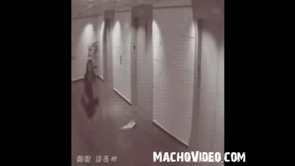 инцидент с асансьор! 