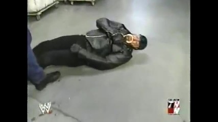 Гробаря атакува Хълк Хоган - Wwe Raw 2002