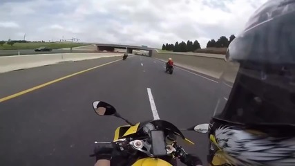 Мотоциклетист прехвърча по магистрала с повече от 200 км/час