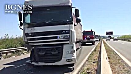 Катастрофа между ТИР и бус затвори пътя Поморие - Бургас