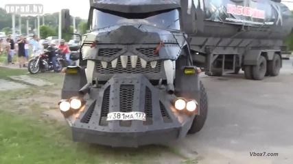 « Лудият Макс » Камион цистерна на мото клуб « Нощни вълци » в Русия
