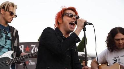 My Chemical Romance - Im Not Okay (i Promise) (live Acoustic at 98.7fm Penthouse)