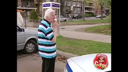 Ха сега падна ли ми г-н полицай?! Скрита камера