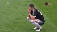 Миазга с молитва преди дебюта си за Челси