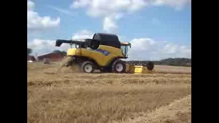 Жътва на пшеница с комбайн New Holland CR 980