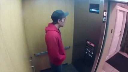 Призрак в асансьора! Смях !!