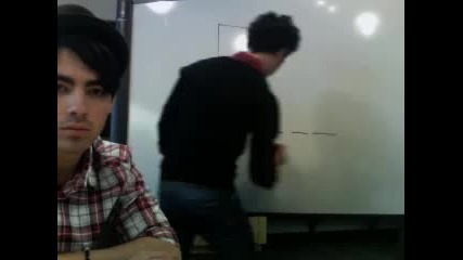 Jonas Brothers' Live Chat (2_21_09) - Part 6