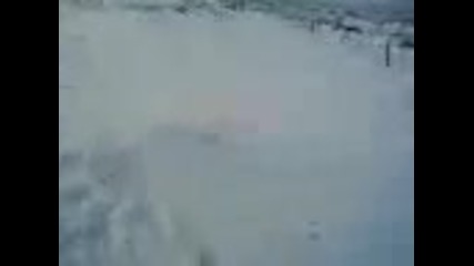 Big Zevs прави буквално кратер в снега