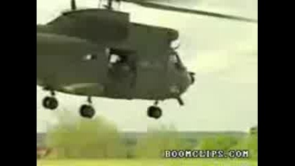 Хеликоптер Се Взривява
