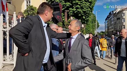 Пламен Марков в приятелски разговор с Борислав Кьосев и Иван Турицов