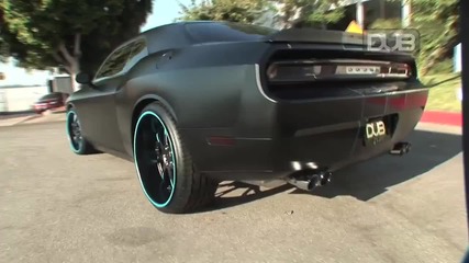 Ненормален Dodge Challenger