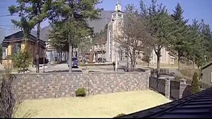 Моментът, в който пусната по погрешка бомба падна върху църква в Южна Корея (ВИДЕО)
