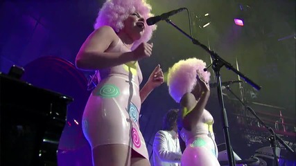 Katy Perry - California Gurls ( Live on Letterman )