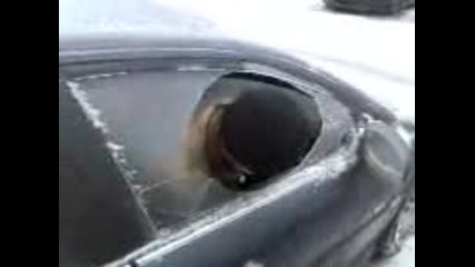 Счупване на прозорец с глава 