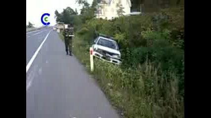 Заспал шофьор се Блъска в полицейска кола