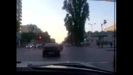 Москвич полудява на един от булевардите във Варна 